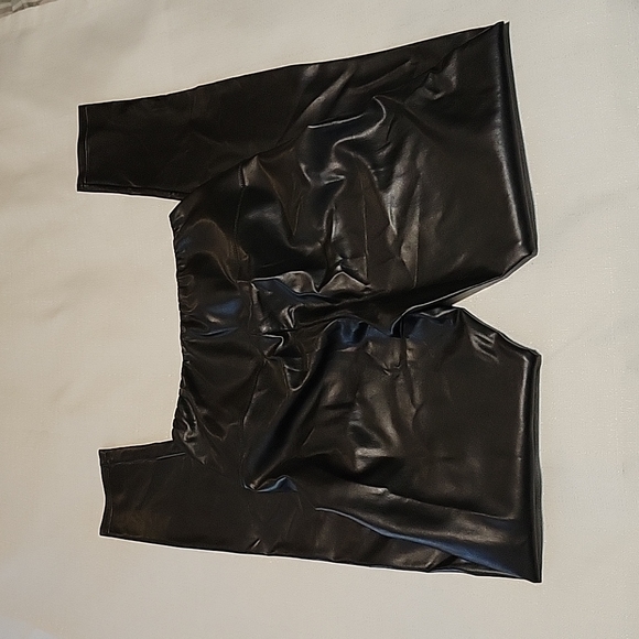 Aritzia Wilfred Free Daria black vegan leather leggings women's small - Picture 5 of 7